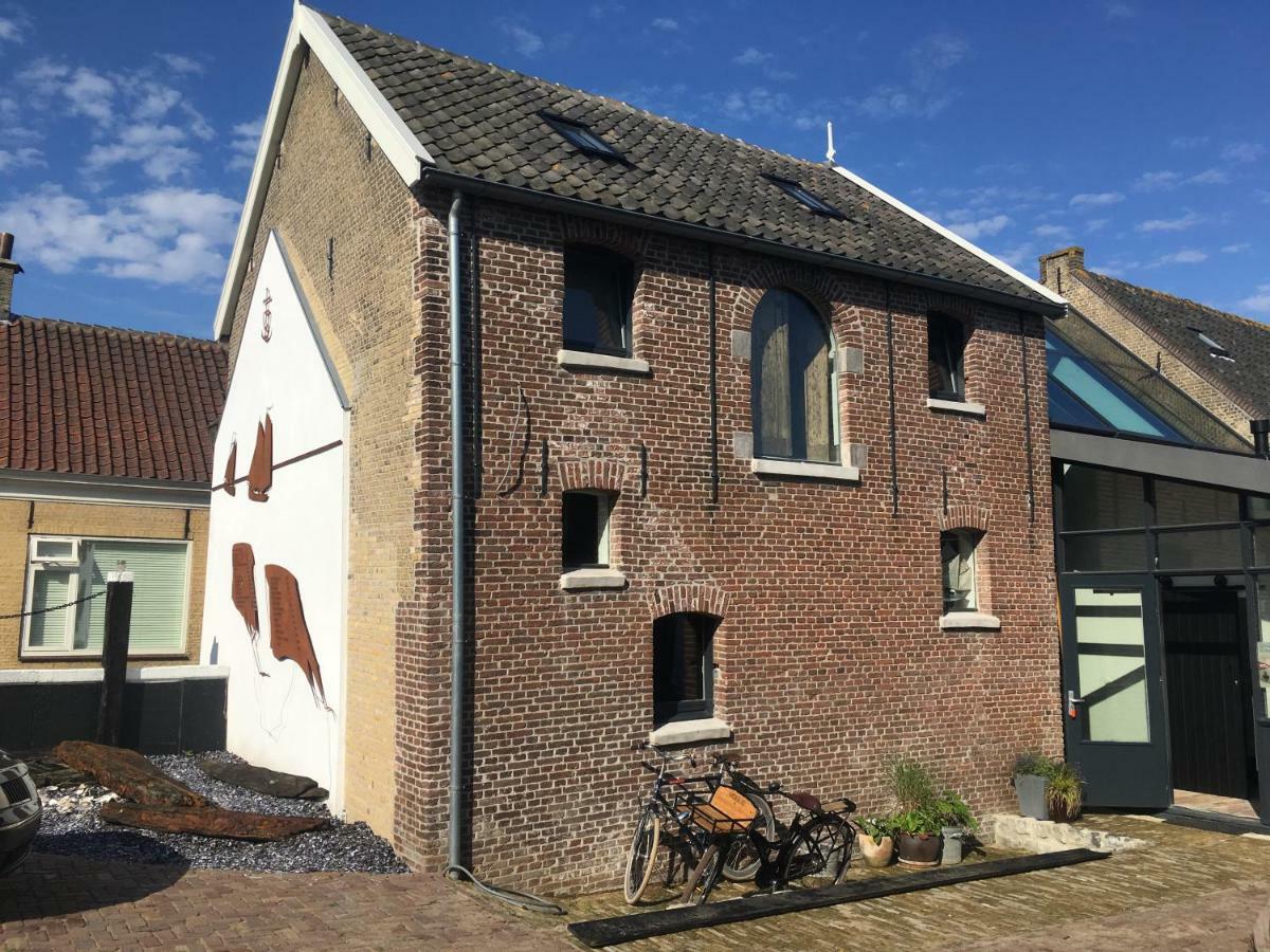 Pekelpakhuis Menheerse Werf Middelharnis Kültér fotó
